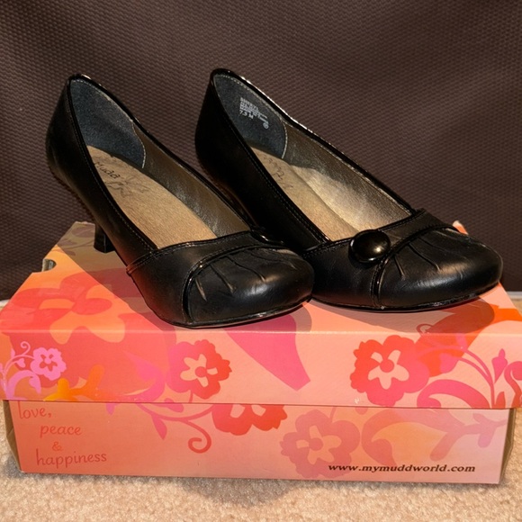 Mudd Shoes - Mudd Sheyl Black heels Size 7.5